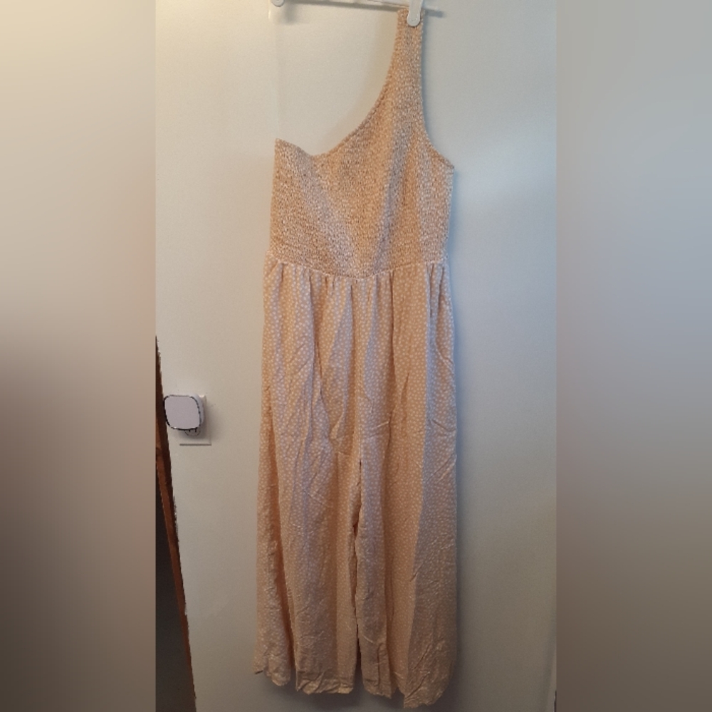 NWT American Eagle one-shoulder pale yellow/white jumpsuit - size medium